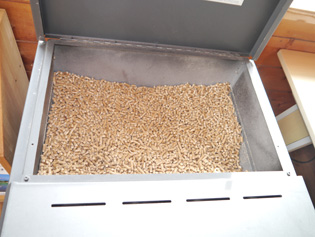 ストーブ燃料上部